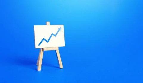 Easel and up arrow chart. Concept of success, growth and performance improvem Foto stock