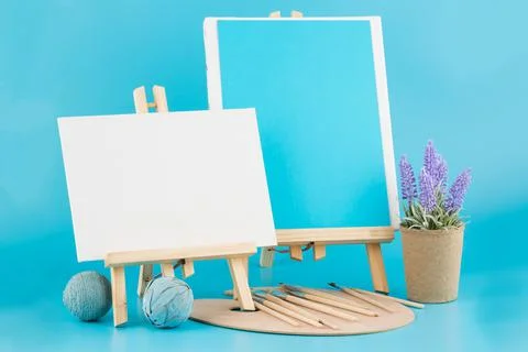 Easels and brushes Stock-Fotos