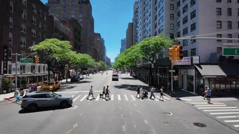 East 17th Street Intersection with Pedestrians Waiting at Traffic Lights – Stock Footage 340869860