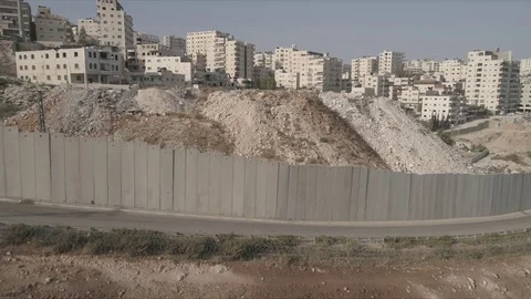 East Jerusalem Security barrier wall divide between Palestinian and Israeli Vídeo Stock 80397326
