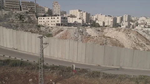 East Jerusalem Security barrier wall divide between Palestinian and Israeli Vídeo Stock 80397399