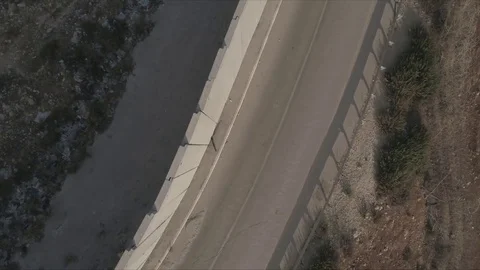 East Jerusalem Security barrier wall divide between Palestinian and Israeli Vídeo Stock 80397501