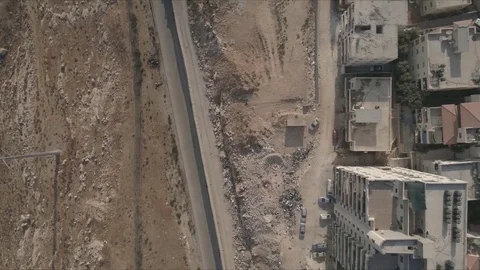 East Jerusalem Security barrier wall divide between Palestinian and Israeli Vídeo Stock 80397699