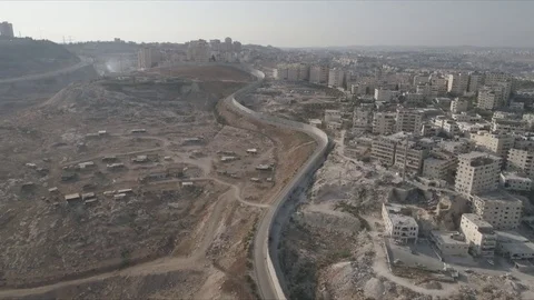 East Jerusalem Security barrier wall divide between Palestinian and Israeli Vídeo Stock 80397822