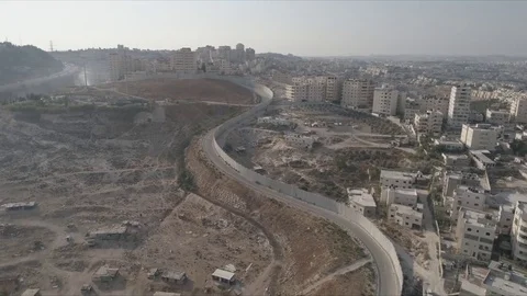 East Jerusalem Security barrier wall divide between Palestinian and Israeli Vídeo Stock 80397858