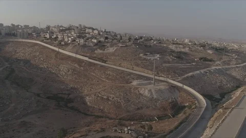 East Jerusalem Security barrier wall divide between Palestinian and Israeli Vídeo Stock 80399260