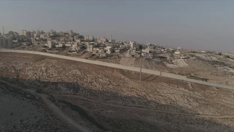 East Jerusalem Security barrier wall divide between Palestinian and Israeli Vídeo Stock 80399320