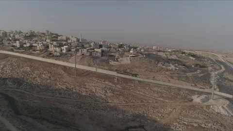East Jerusalem Security barrier wall divide between Palestinian and Israeli Vídeo Stock 80399366