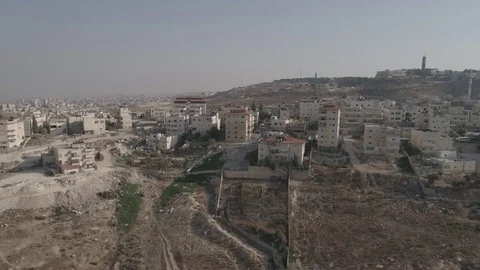 East Jerusalem Security barrier wall divide between Palestinian and Israeli Vídeo Stock 80399424
