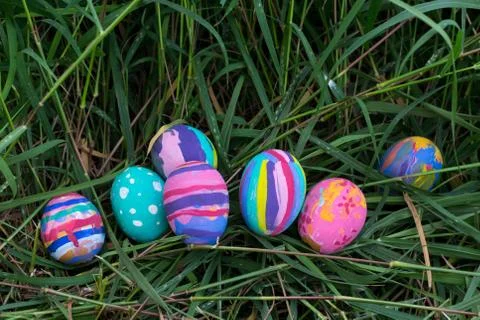 EastEaster eggs in Green Grass. Selective focus. Foto stock