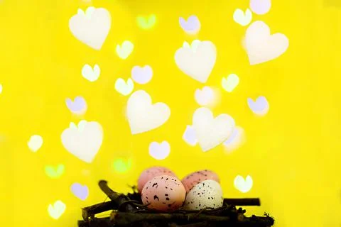 Easter background with bright bokeh with Easter egg decor Foto stock