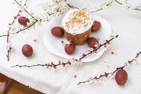 Easter background with colored eggs, colored easter eggs and blooming branches 库存照片