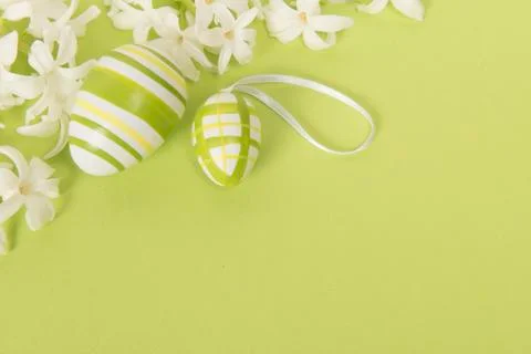Easter background with decoration easter eggs and white hyacinth flowers on a Stock Photos