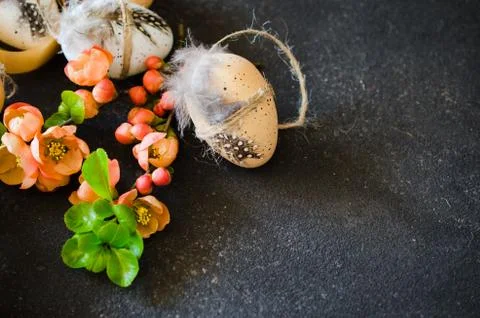 Easter background with decorative easter eggs and flowering spring branch. 스톡 사진