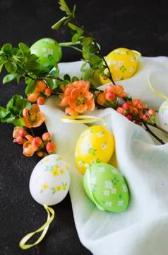 Easter background with decorative Easter eggs and blossoming spring branch. Stock-Fotos