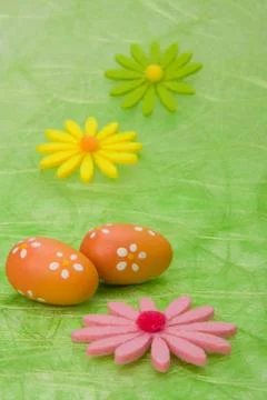 Easter background. easter eggs and flowers. Stock Photos