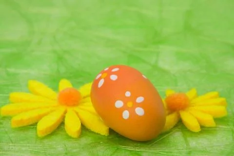 Easter background. easter eggs and flowers. Stock Photos