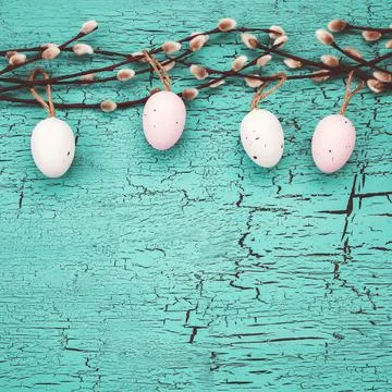 Easter background with Easter eggs. Copy space, top view Foto stock