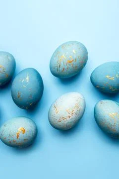 Easter background of eggs painted in blue color. Foto stock