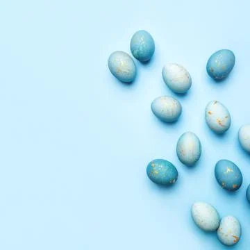 Easter background of eggs painted in blue color. Stock-Fotos