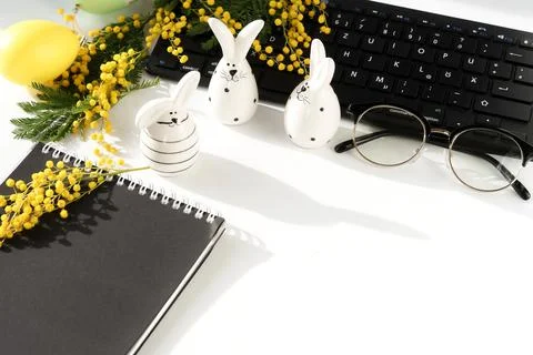 Easter background. office table desk, workspace with laptop, easter bunny,  bouq Foto stock