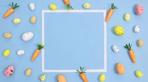 Easter background pattern with colorful eggs and copy space frame on pastel b 스톡 사진