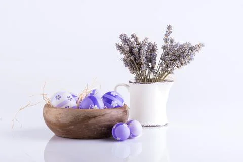 Easter background.Dry lavender and easter eggs on a white background Foto stock