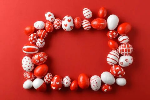 Easter backgrounds with a rectangular frame of Easter red and white eggs on a 스톡 사진
