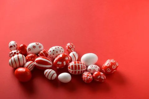 Easter backgrounds, scattered Easter red and white eggs on a bright red bac.. Stock Photos