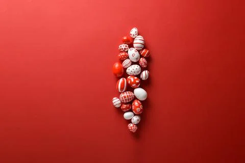 Easter backgrounds, scattered Easter red and white eggs on a bright red bac.. Stock Photos