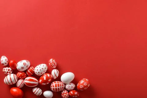 Easter backgrounds, scattered Easter red and white eggs on a bright red bac.. Stock Photos