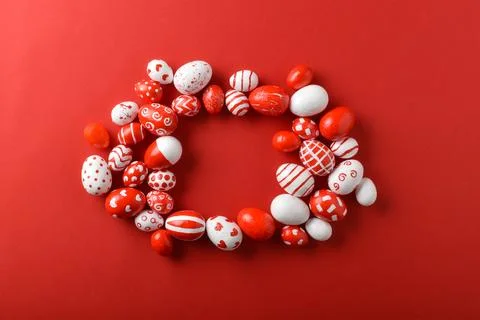 Easter backgrounds with a square frame of Easter red and white eggs on a bright Fotos de archivo