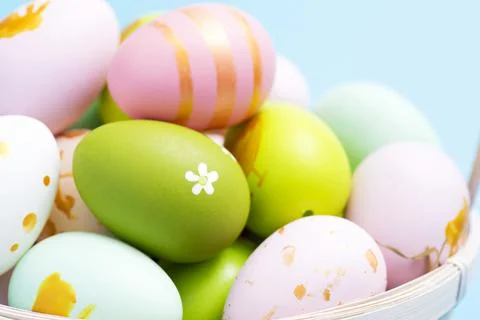 Easter basket filled with painted Easter eggs. Colorful painted Easter eggs i Stock Photos