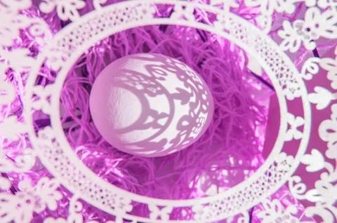 Easter. A beautiful Easter card with an openwork oval frame through which bea Foto stock