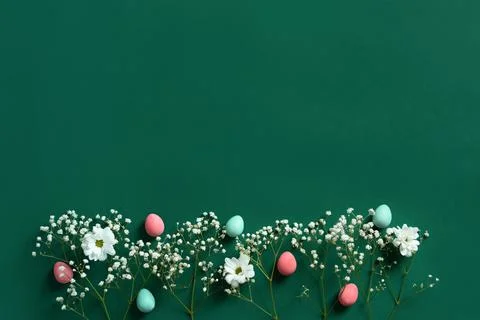 Easter beautiful flat lay with copy space with colorful eggs and flowers Stock-Fotos