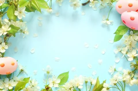Easter blue background, with eggs Spring concept. Easter Foto stock