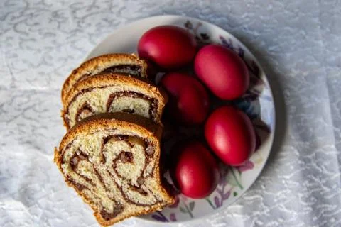 Easter Bread and Dyed Eggs Foto stock
