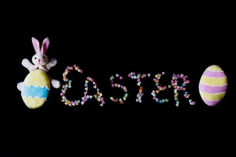 Easter bunny and colored gingerbread eggs Foto stock