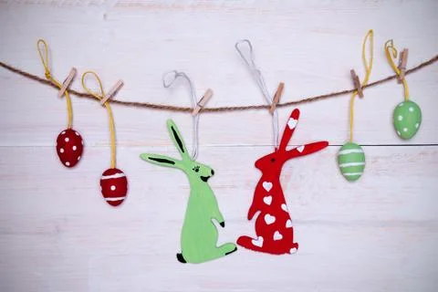 Easter bunny couple and easter eggs hanging on line with frame Foto stock
