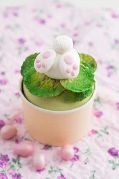 Easter bunny cupcake Stock-Fotos