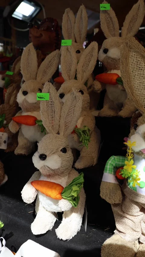 Easter bunny decorations with carrots Vídeo Stock 331811976