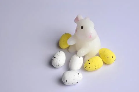 Easter bunny eggs on a purple background. Easter. Foto stock