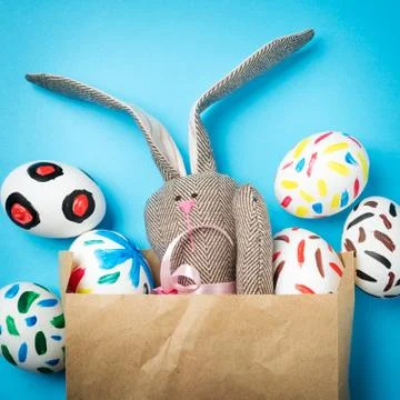 Easter bunny in a packet Stock-Fotos