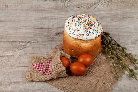 Easter cake and colored eggs Stock Photos