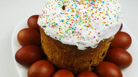 Easter cake and painted eggs.The attributes for Easter. 스톡 동영상 128715426