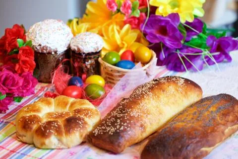 Easter cake and painted eggs Stock Photos