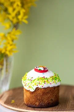Easter cake with a bow on a yellow, light green background, and yellow spring Stock Photos