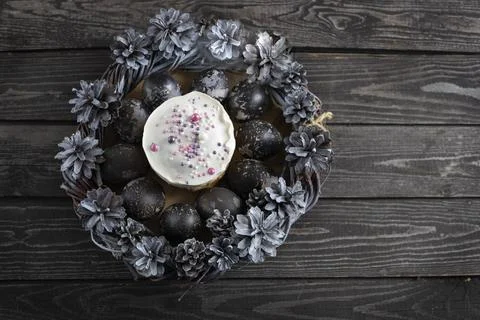 Easter cake with colored eggs on dark wooden background with copy space Foto stock