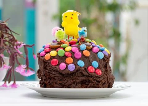 Easter cake by garden window. Fun kids chocolate cake. Stock-Fotos