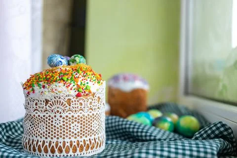 Easter cake with glace icing and easter eggs on black background Foto stock